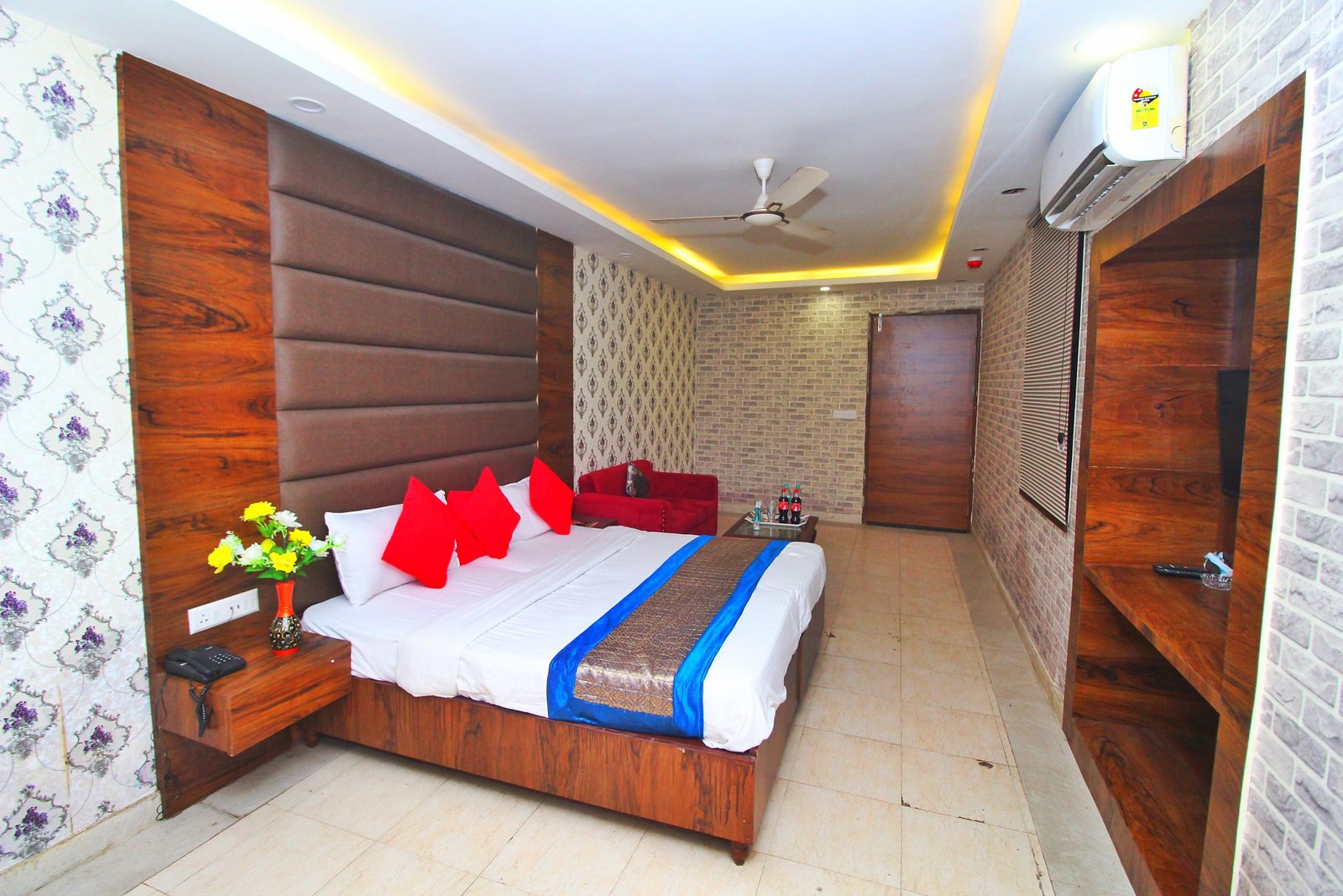 Hanuwant Palace Luxury Room
