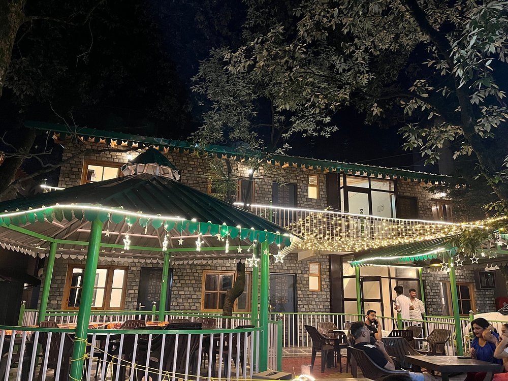 Cedar Woods Nainital Dining Area