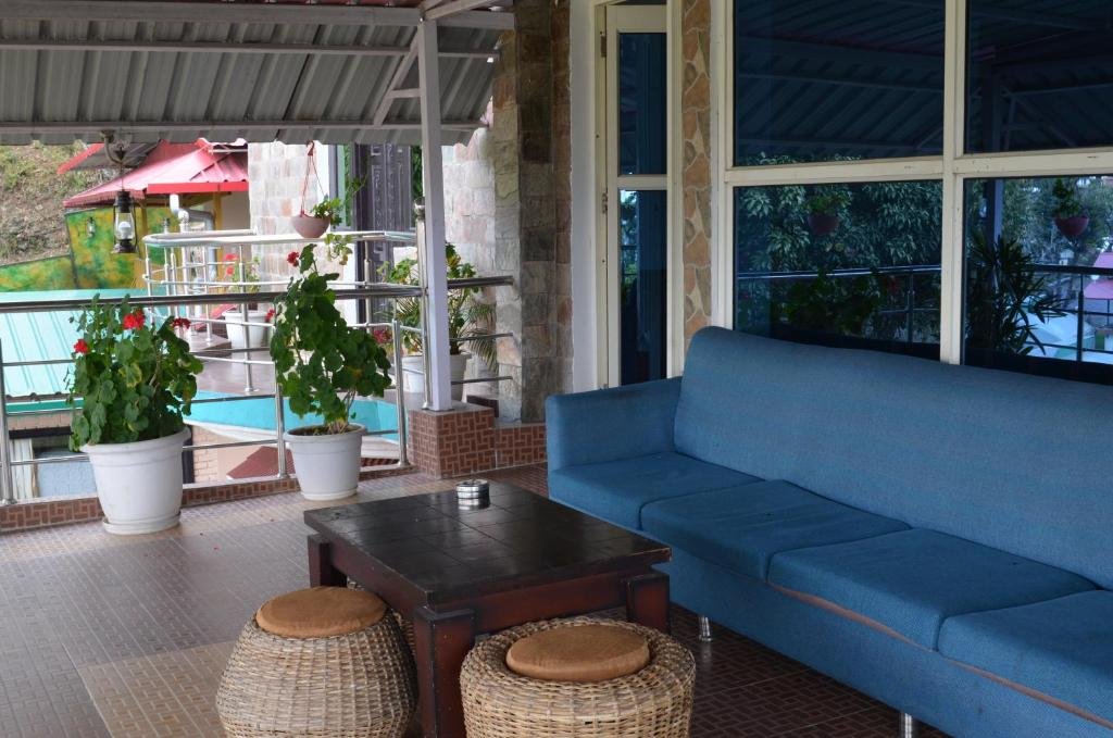 Nabh Resort Naukuchiatal Dining Area