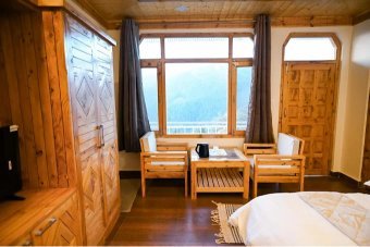 Snow Crest Shimla Dining Area